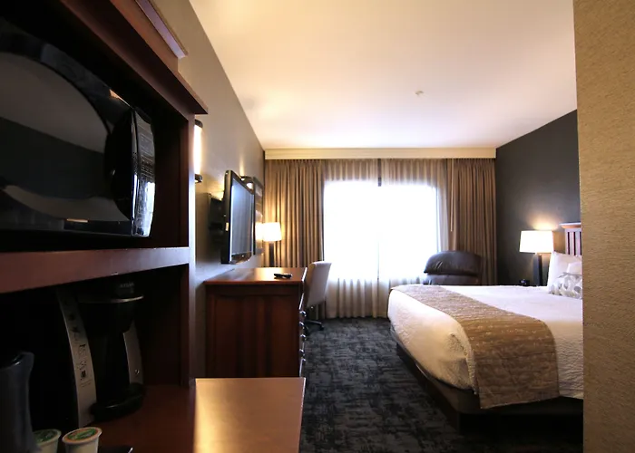 Casper C'mon & Hotel Evansville